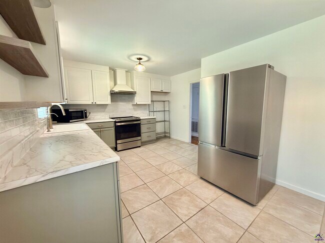 Building Photo - 214 Meadowridge Dr