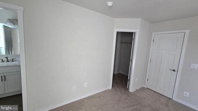 Building Photo - 66 Trotting Rd