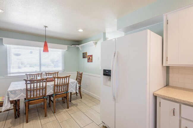 Building Photo - Central Single Family Home