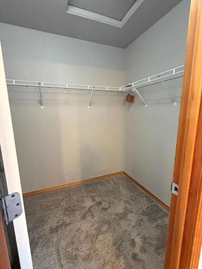 Building Photo - 5Bd/2.5Ba Maple Valley House