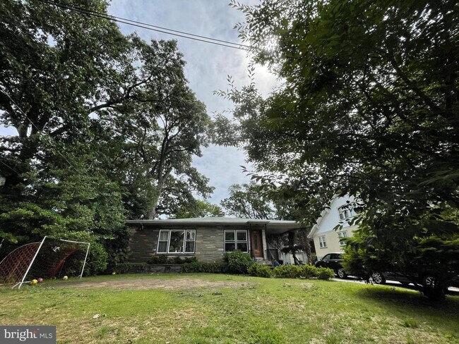 Building Photo - 107 Oak Terrace