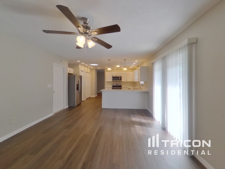 Building Photo - 483 Spruceview Dr