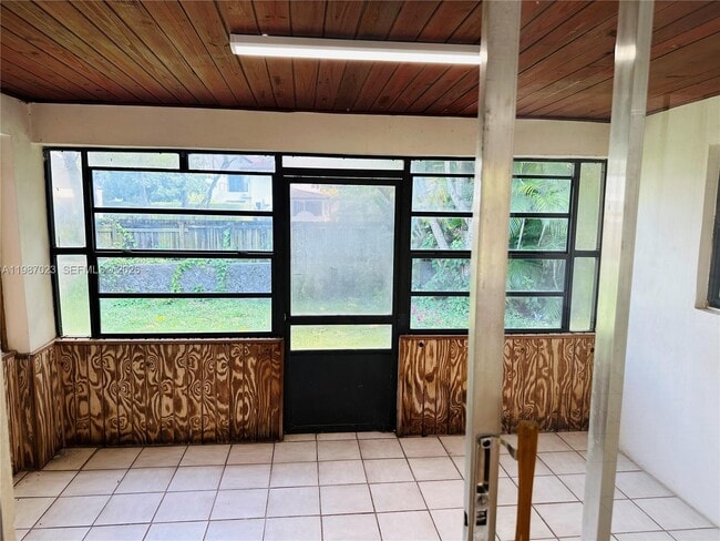 Building Photo - 5705 SW 39th St