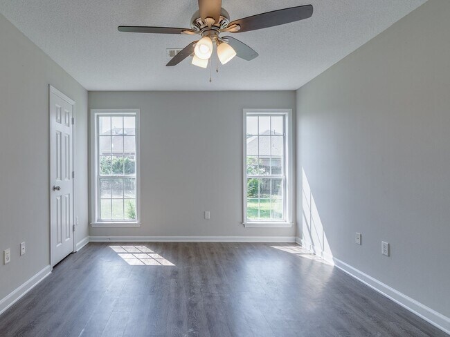 Building Photo - Nice and Bright! 3BR/2B home available for...