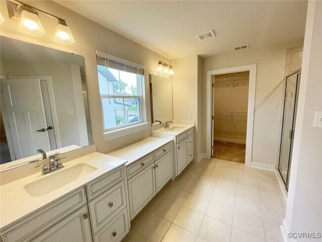 Building Photo - 6331 Sagamore Way