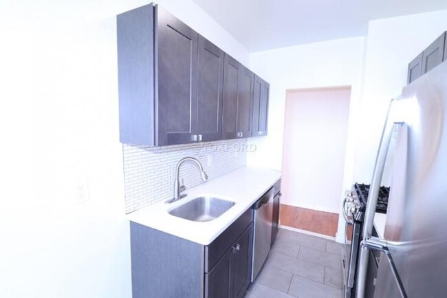 Building Photo - 2 bedroom in Queens NY 11354