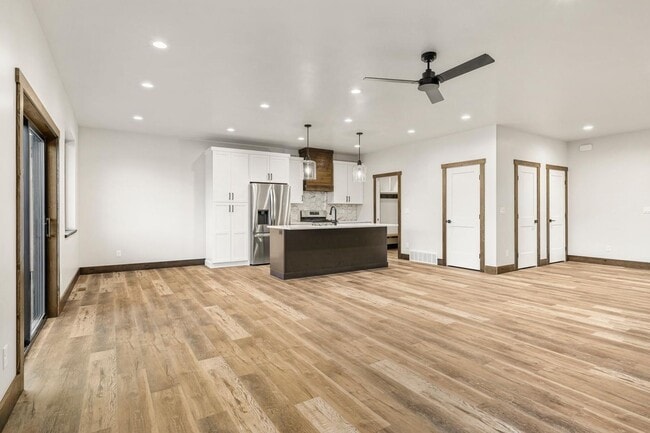 Building Photo - K288LI