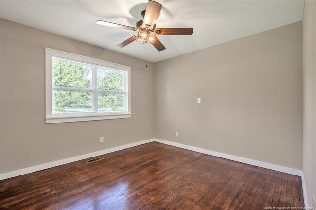 Building Photo - 604 Roundtree Dr