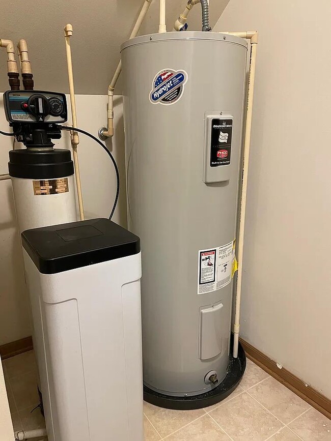 Building Photo - 2102 Seminole St