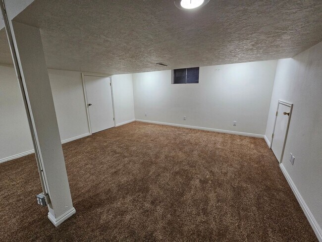 Building Photo - Remodeled 3-Bedroom Home in Orem