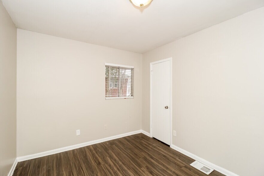 Building Photo - 479 Clara Dr