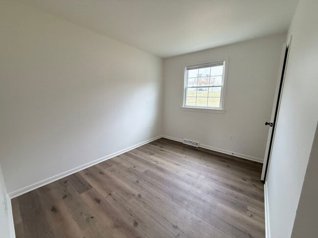 Building Photo - 52 S Front St