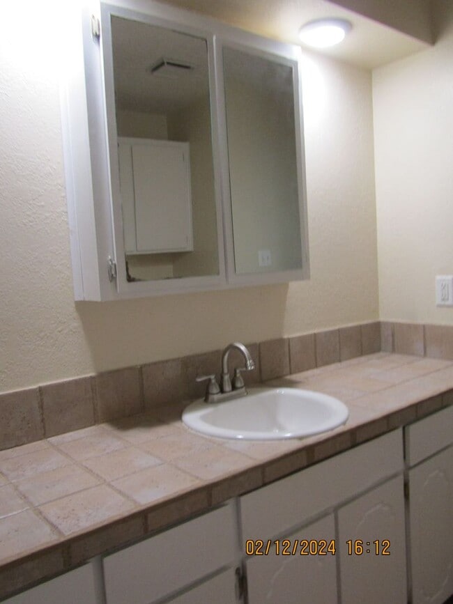 Building Photo - Home located in the Cache area!