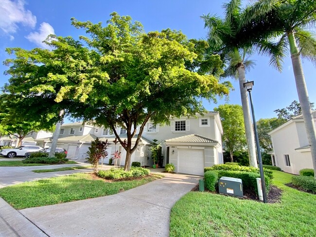 Building Photo - 8151 Pacific Beach Dr
