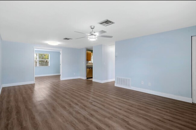 Building Photo - 9376 Manati St