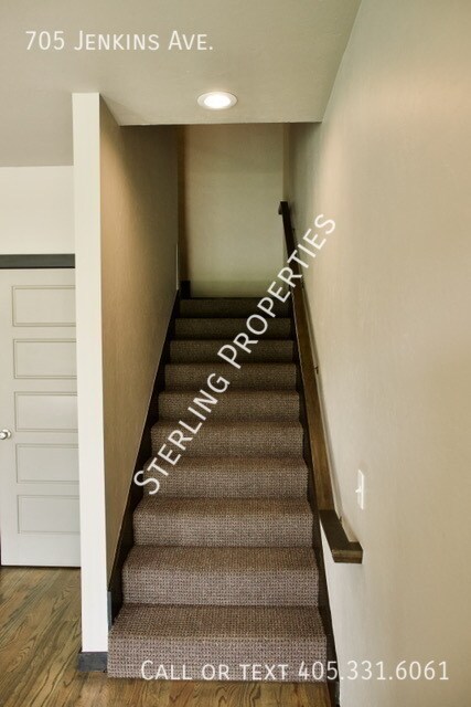 Building Photo - 705 S Jenkins Ave