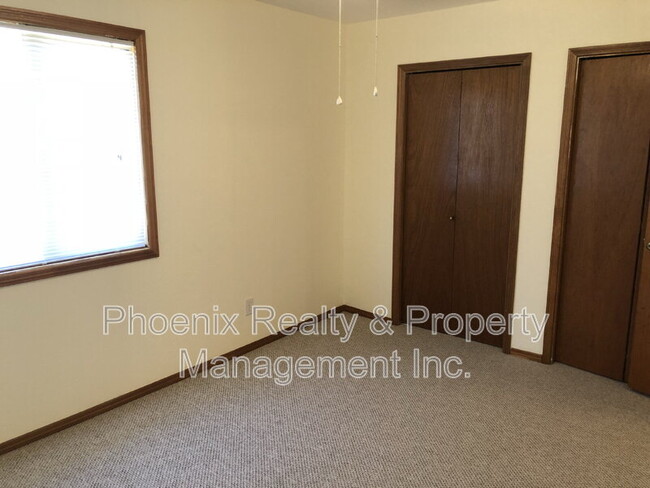 Building Photo - 806 Sir Galahad Dr
