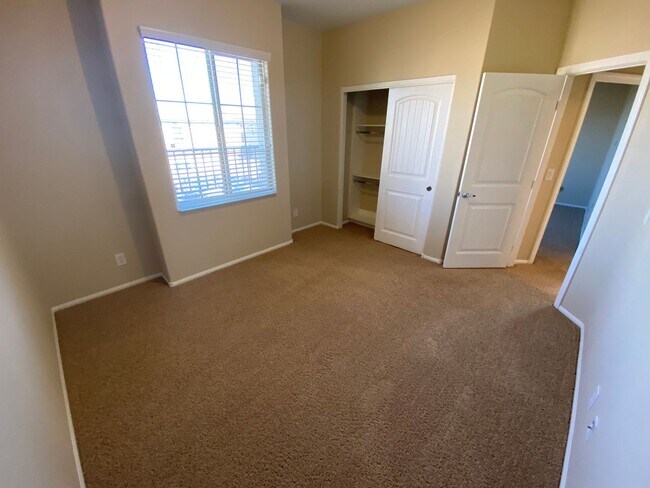 Building Photo - Wonderful 4 bed/2.5 bath home located in the NW area of Las Vegas