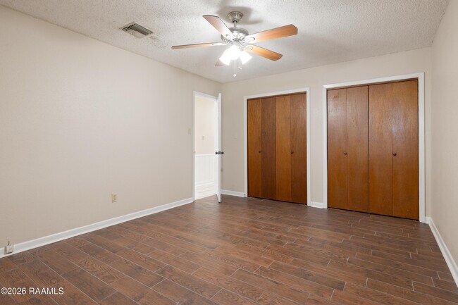 Building Photo - 403 Gerald Dr