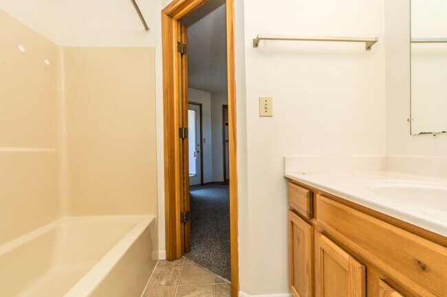 Building Photo - 515 HC