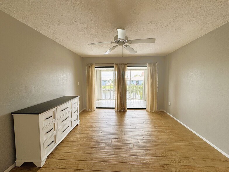 Building Photo - 1400 Mineo Dr