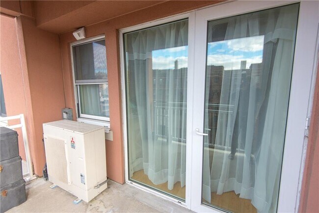 Building Photo - 50 Oceana Dr W