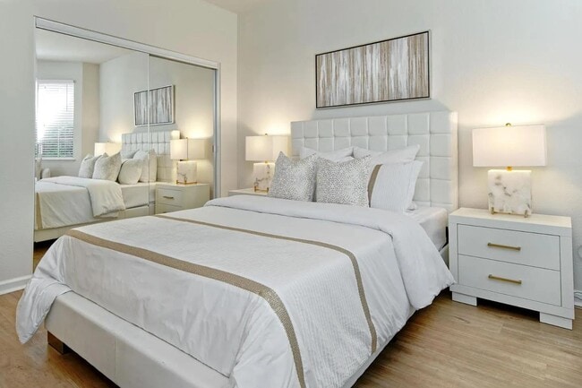 Building Photo - 5947 Lake Hennessy Ct