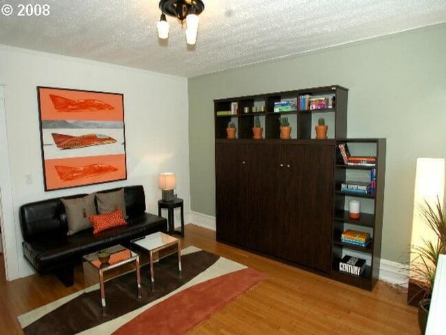 Building Photo - City of Portland Condo Studio, Great Location!