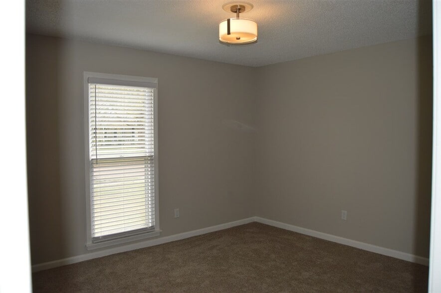 Building Photo - 3765 Birchvale Dr