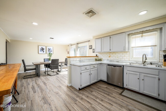 Building Photo - 570 Eltone Rd