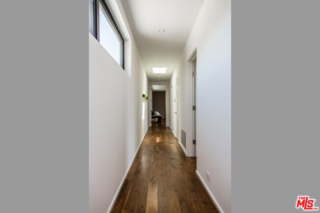 Building Photo - 848 Milwood Ave