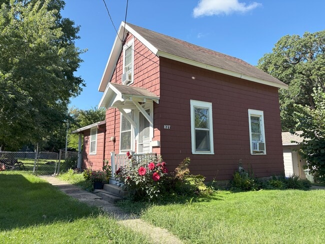 Building Photo - 837 Otto St