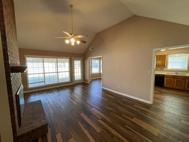 Building Photo - EASTOVER, HARDWOOD FLOORS, DESOTO CENTRAL SCHOOLS!