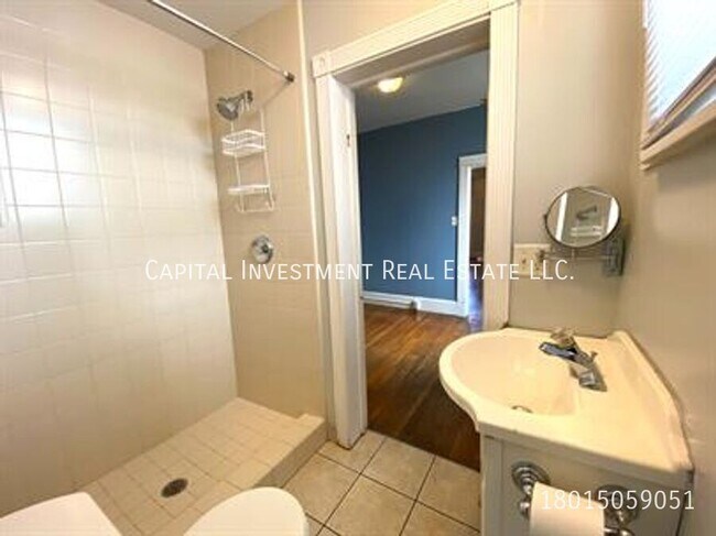 Building Photo - 470 E 300 S