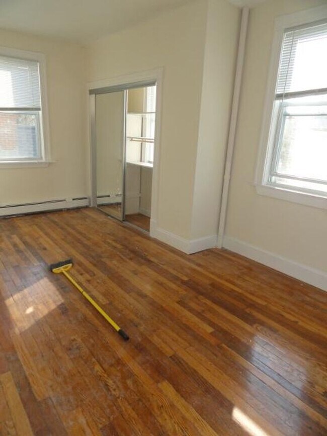 Building Photo - 3bed/2 bath in Somerville