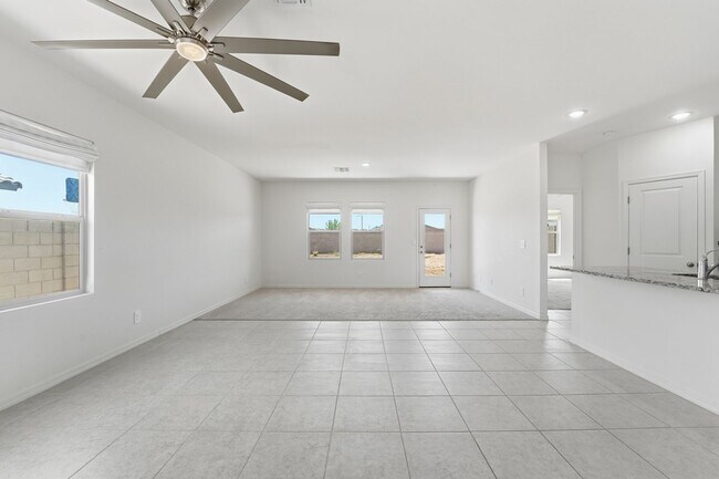 Building Photo - Modern Litchfield Park Home | 4 Bed, RV Gate + Open Kitchen