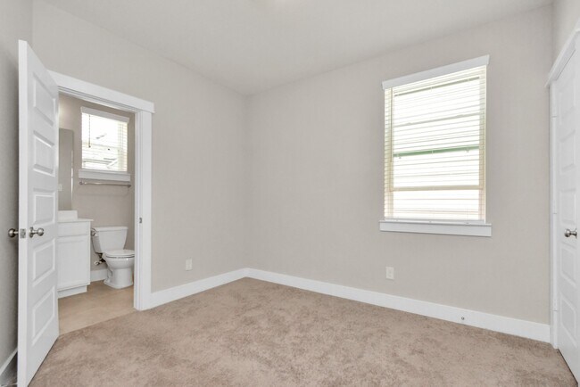 Building Photo - 721 Strawberry Pines Ct