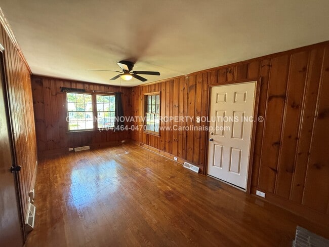 Building Photo - 1102 Ebenezer Ave Ext