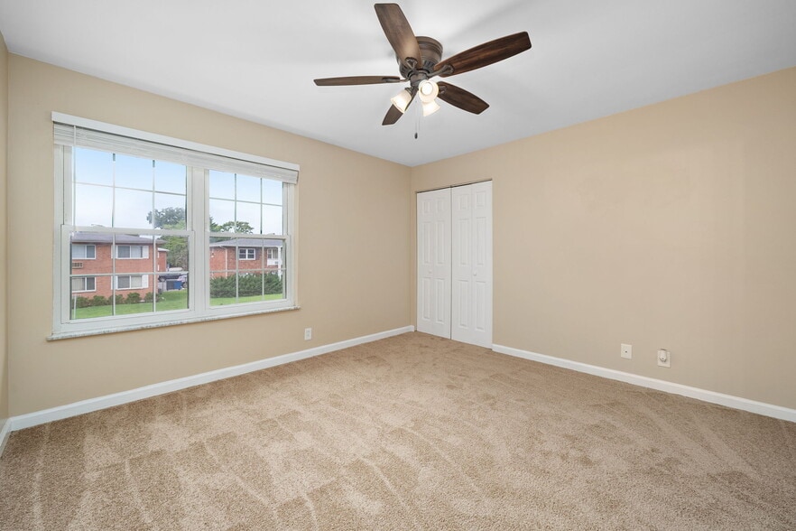 Building Photo - 447 Olian Dr