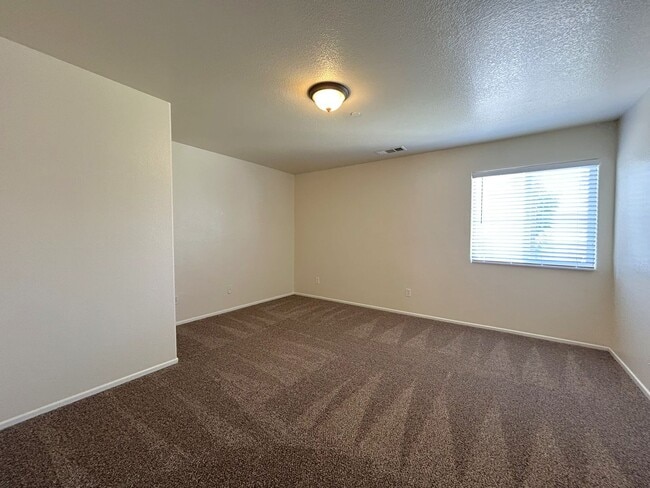 Building Photo - Two-Story 3-Bedroom Condo in Orange Gardens HOA!