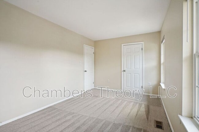 Building Photo - 9497 Linden Leaf Ct