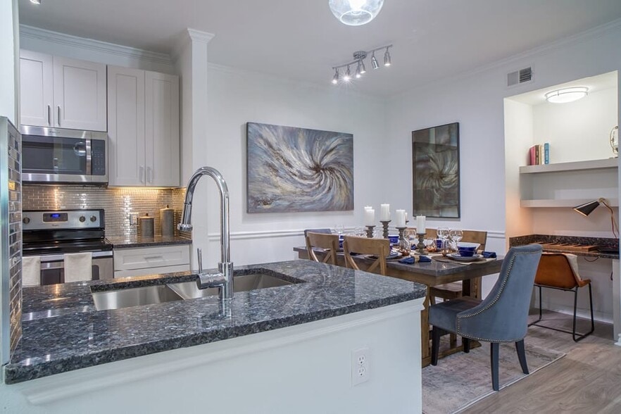 Building Photo - 4230 Fairway Dr