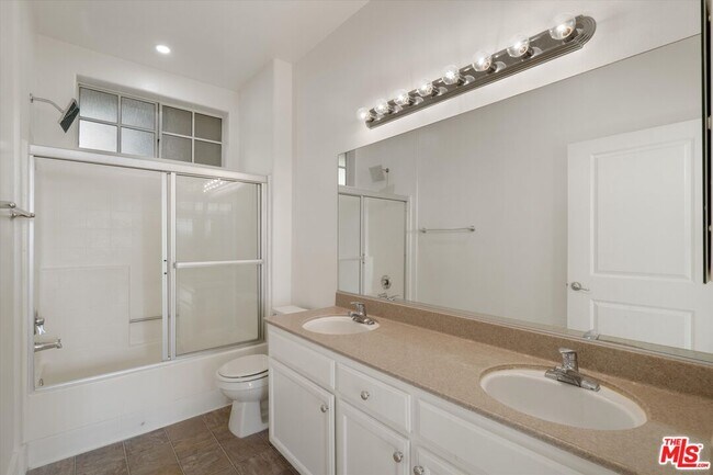 Building Photo - 1225 Armacost Ave