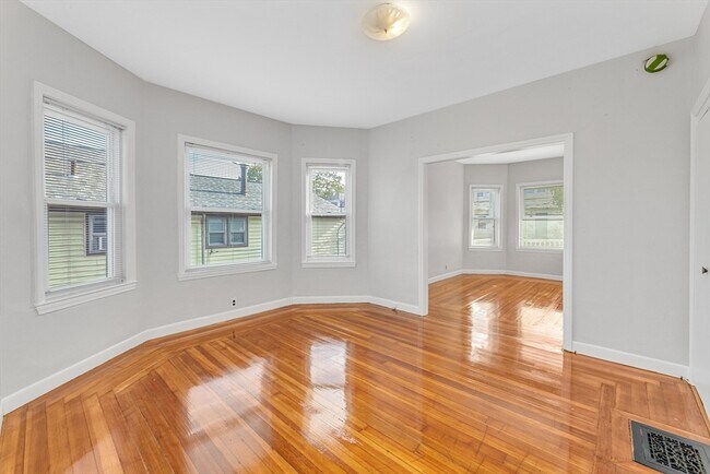 Building Photo - 17 Weymouth Ave
