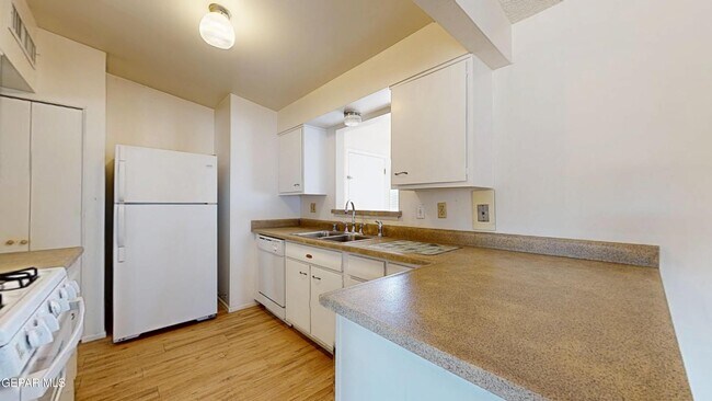 Building Photo - 4553 Skylark Way