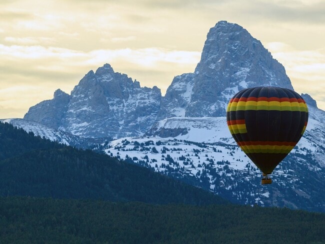 Building Photo - Modern 3-Bedroom Townhome in the Heart of ...