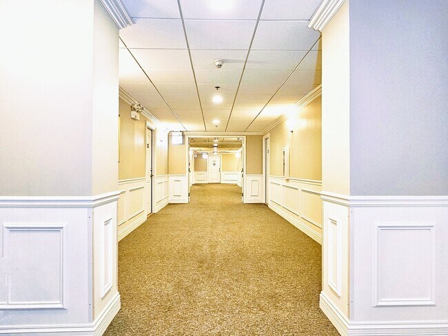 Building Photo - 310 S Main St