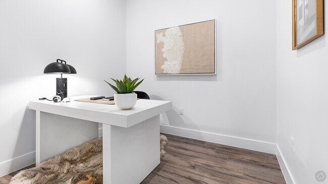 Building Photo - 811 Barton Springs Rd