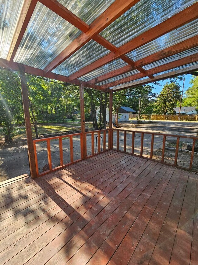 Building Photo - Short-Term Rental - (4) Bed, (3) Bath with (2) Living Areas Avail NOW!