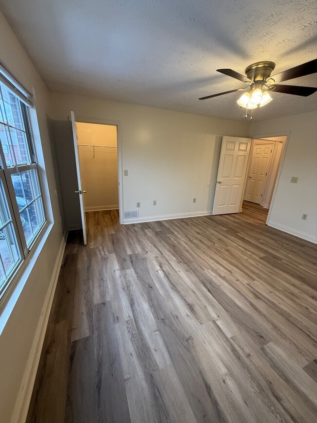 Building Photo - 61 Jade Ct